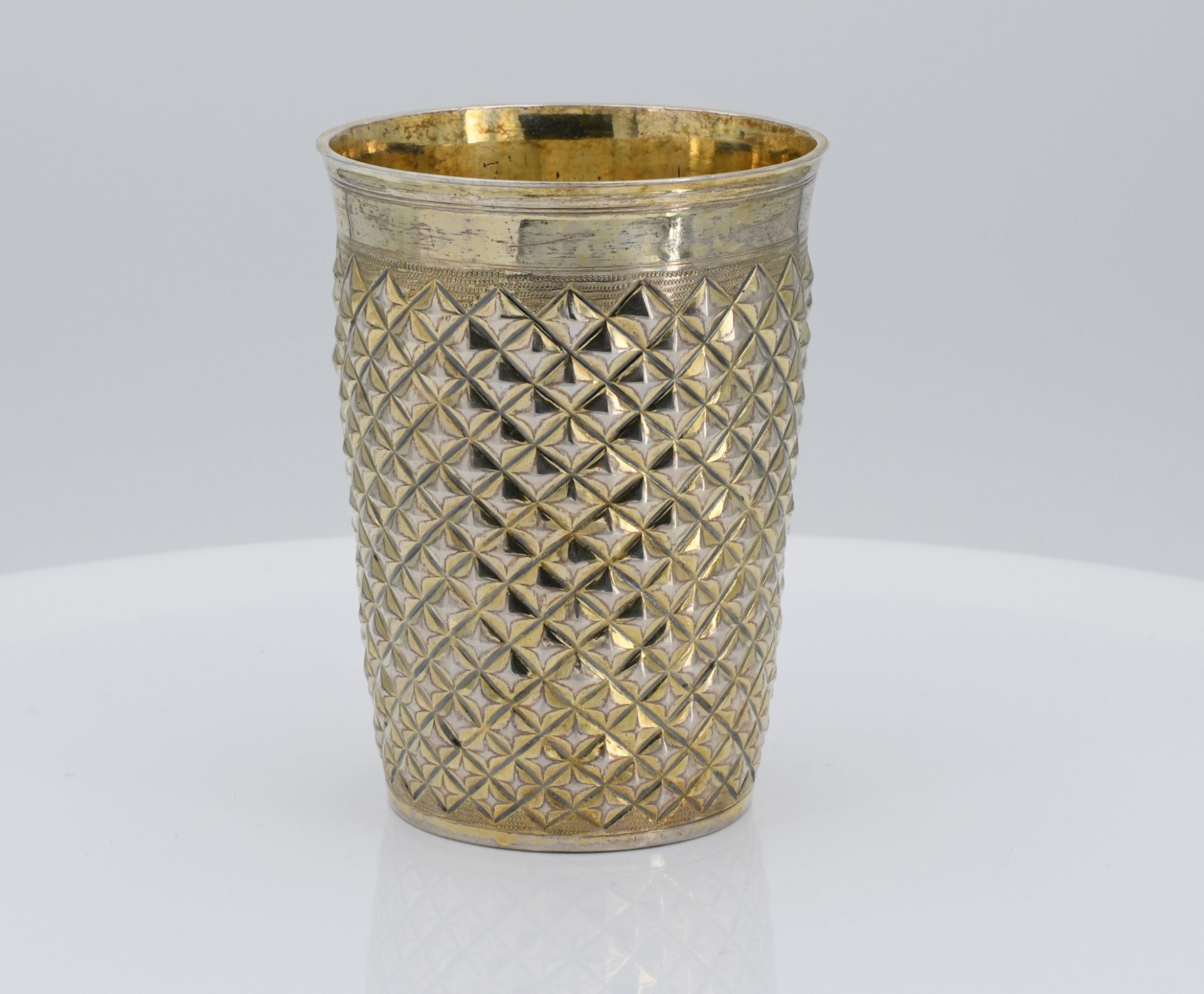 VERMEIL BECHER MIT DIAMANTBUCKELN. - Image 5 of 8