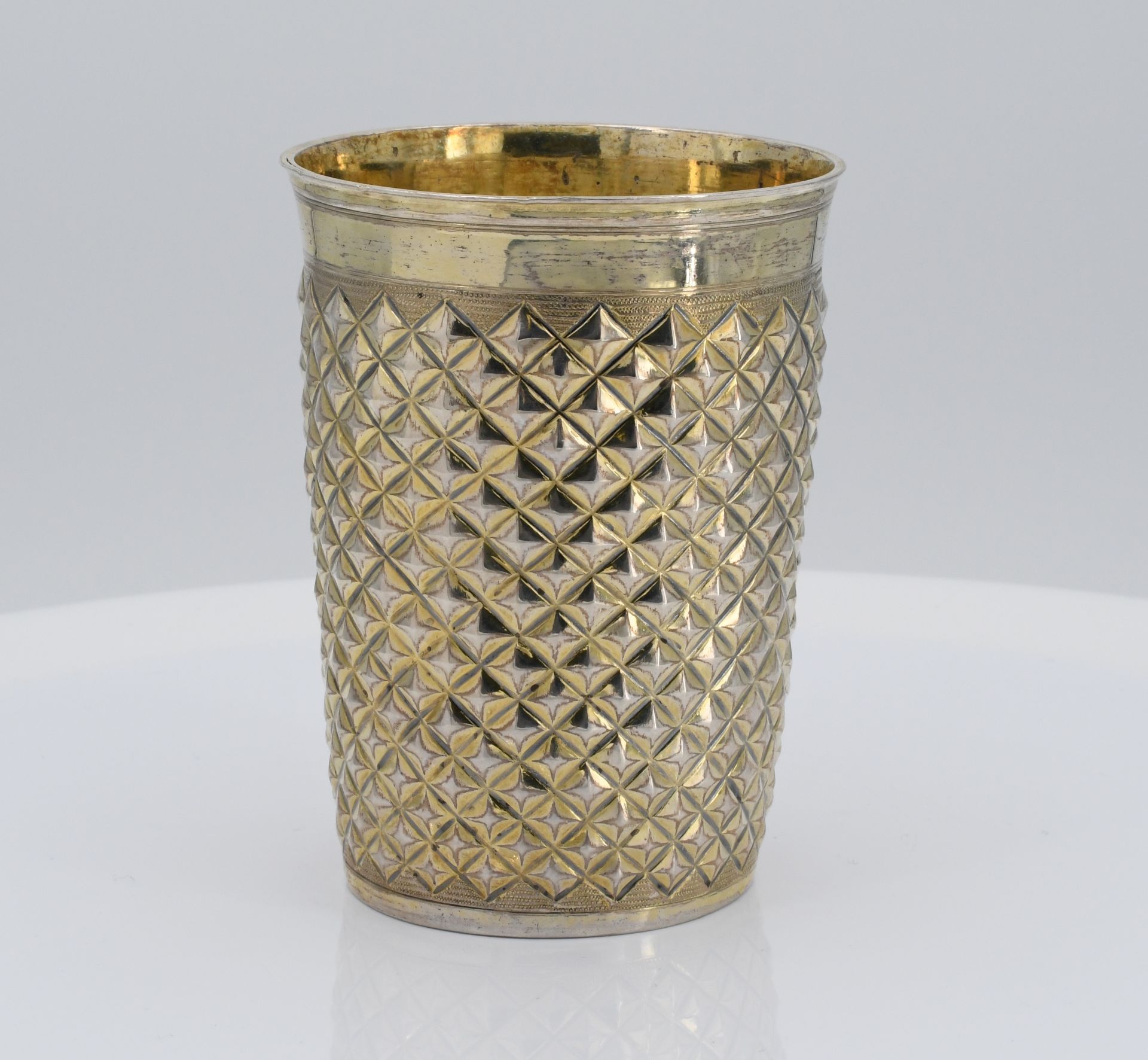 VERMEIL BECHER MIT DIAMANTBUCKELN. - Image 4 of 8