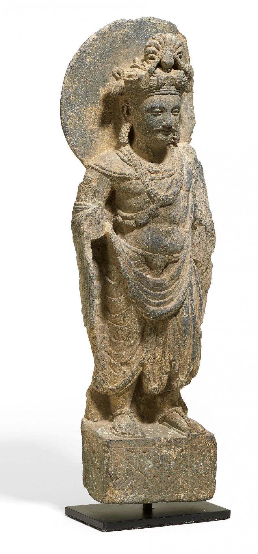 SELTENER UND FEINER STEHENDER BODHISATTVA.