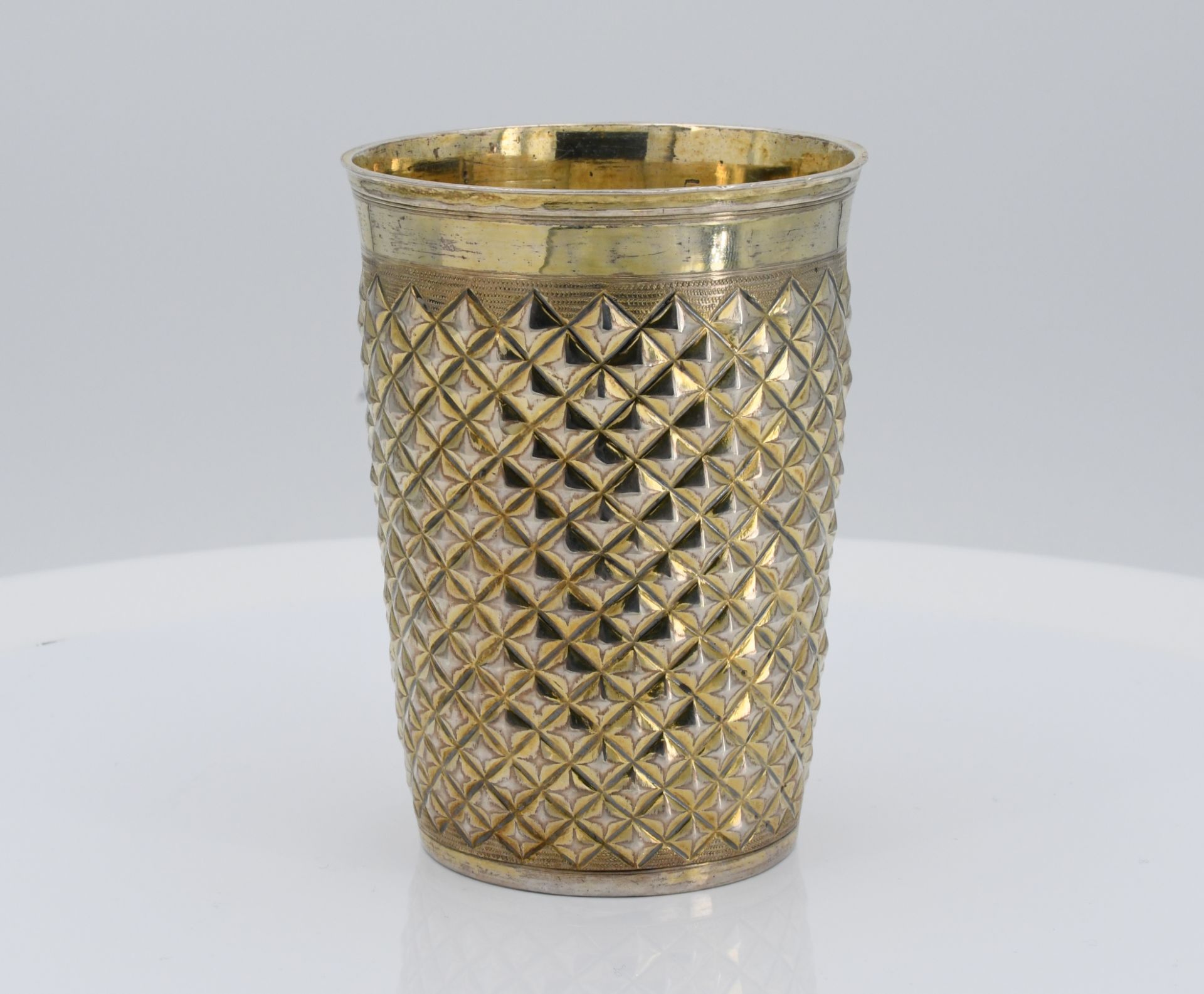 VERMEIL BECHER MIT DIAMANTBUCKELN. - Image 3 of 8