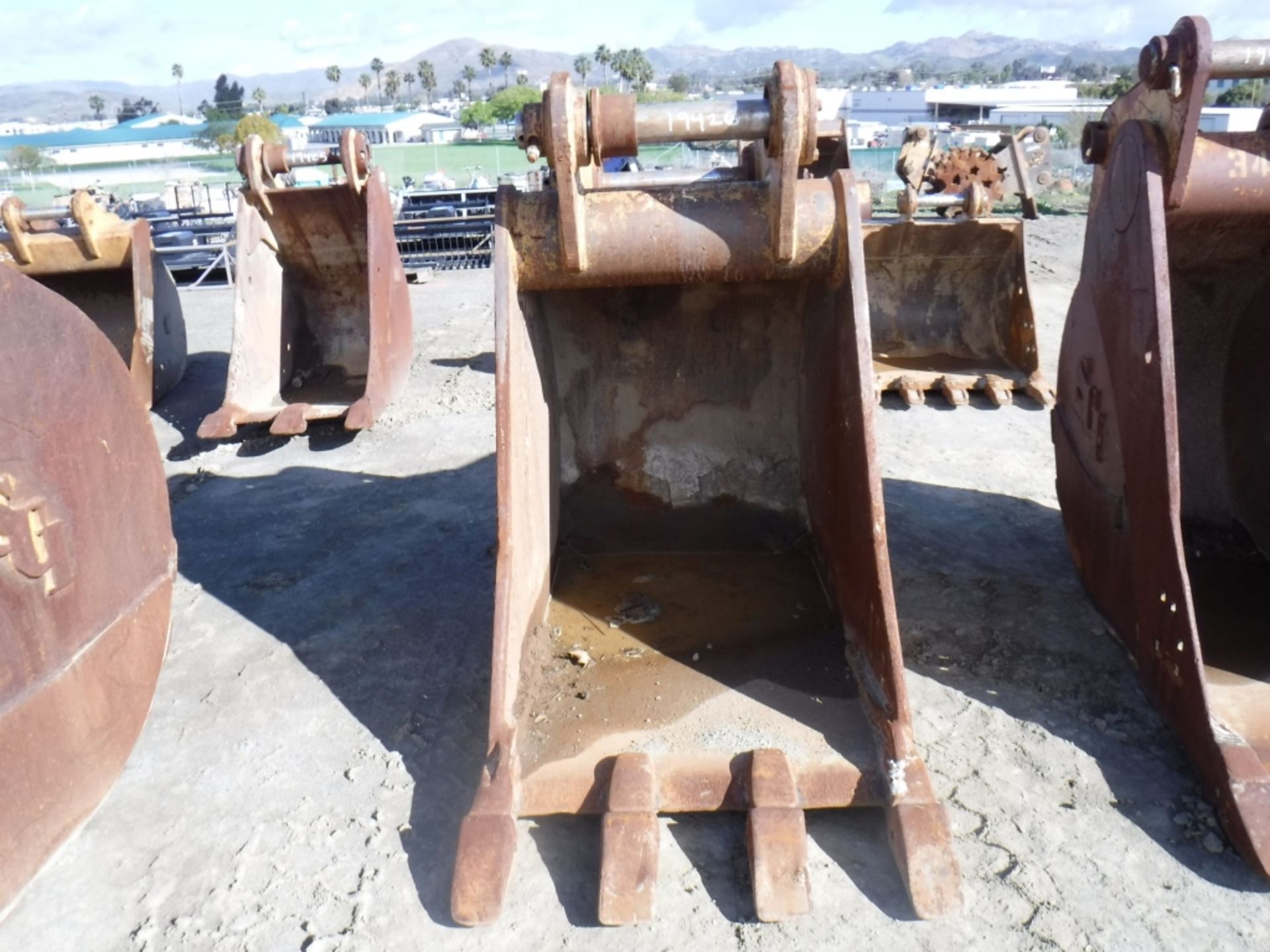 SUI 30" Excavator Bucket,