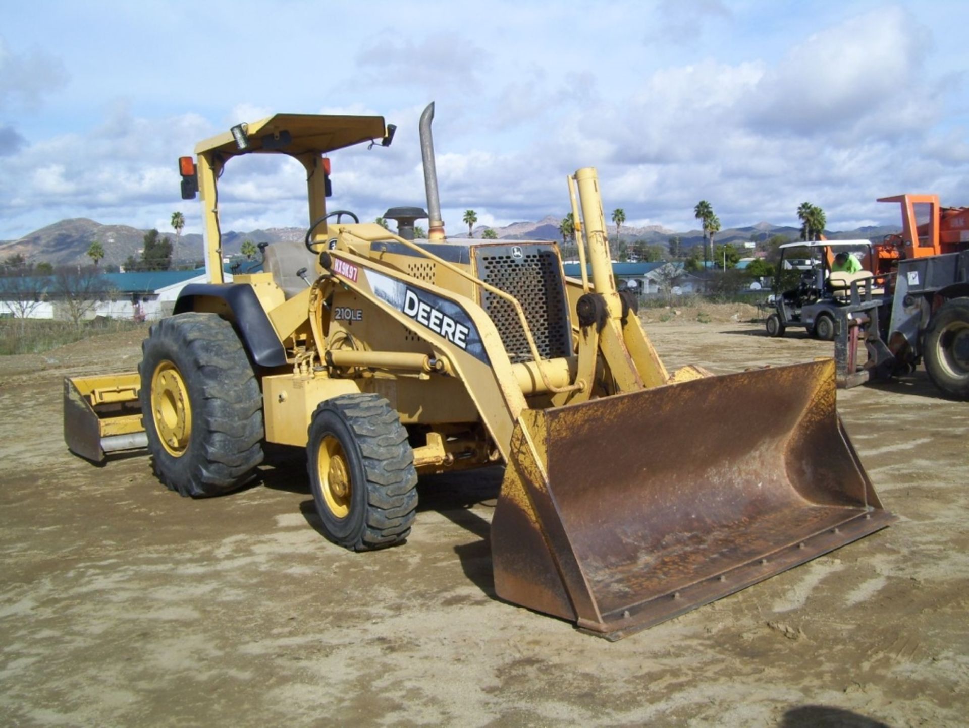 2005 John Deere 210LE Skip Loader, - Image 2 of 17