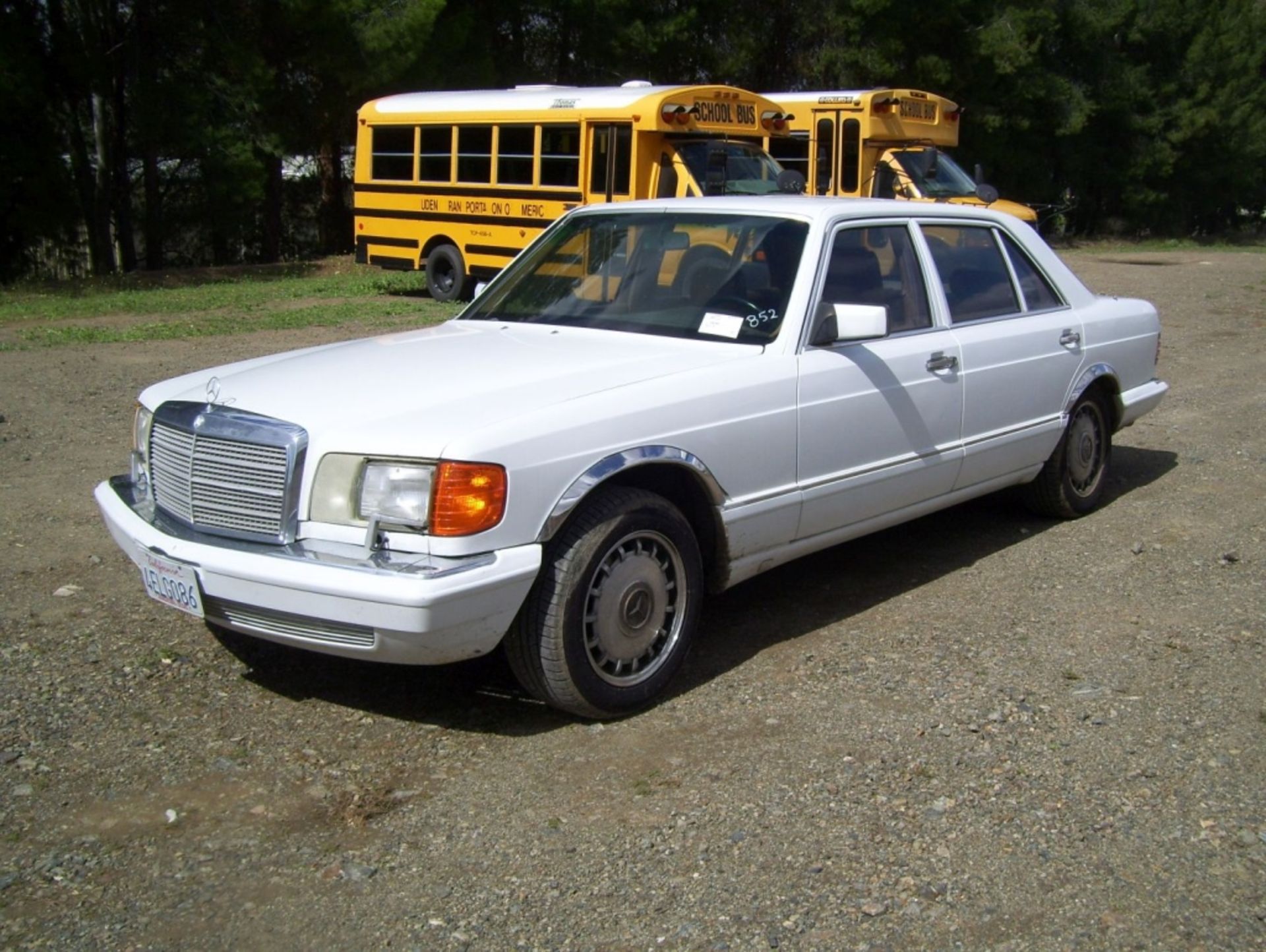 Mercedes Benz 560SEL Sedan,