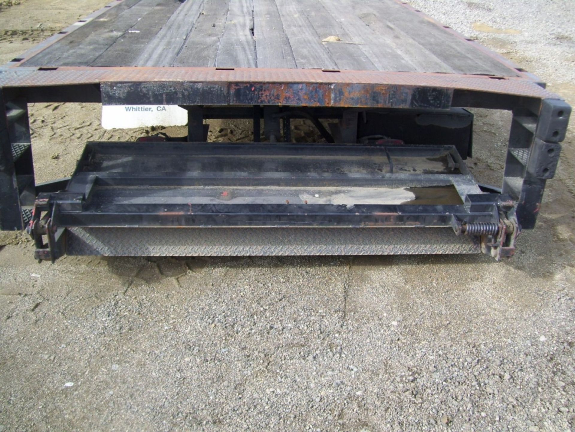 25' Flatbed w/Lift Gate, - Image 3 of 3