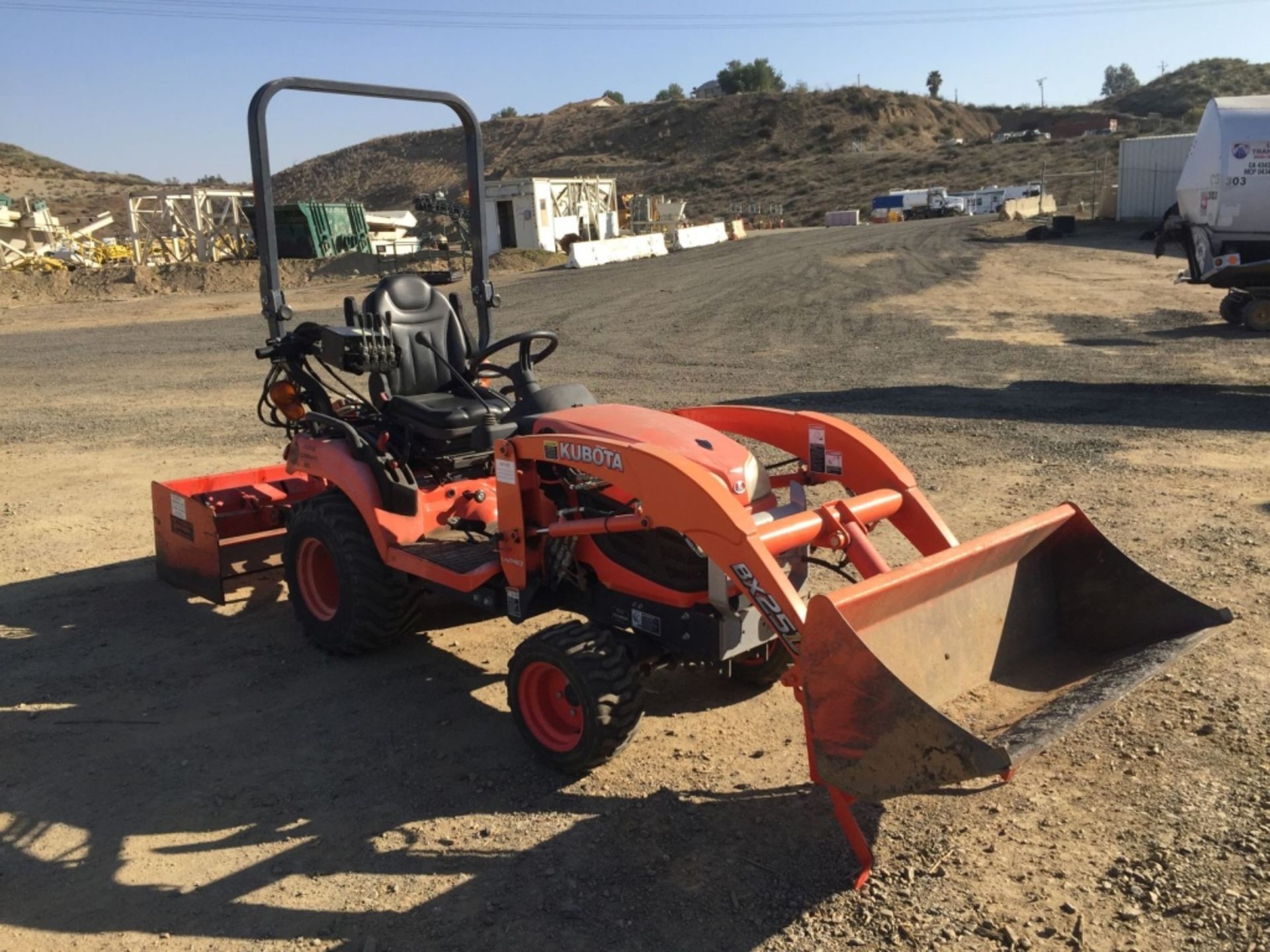 2014 Kubota BX25DLB Utility Tractor, - Image 4 of 38