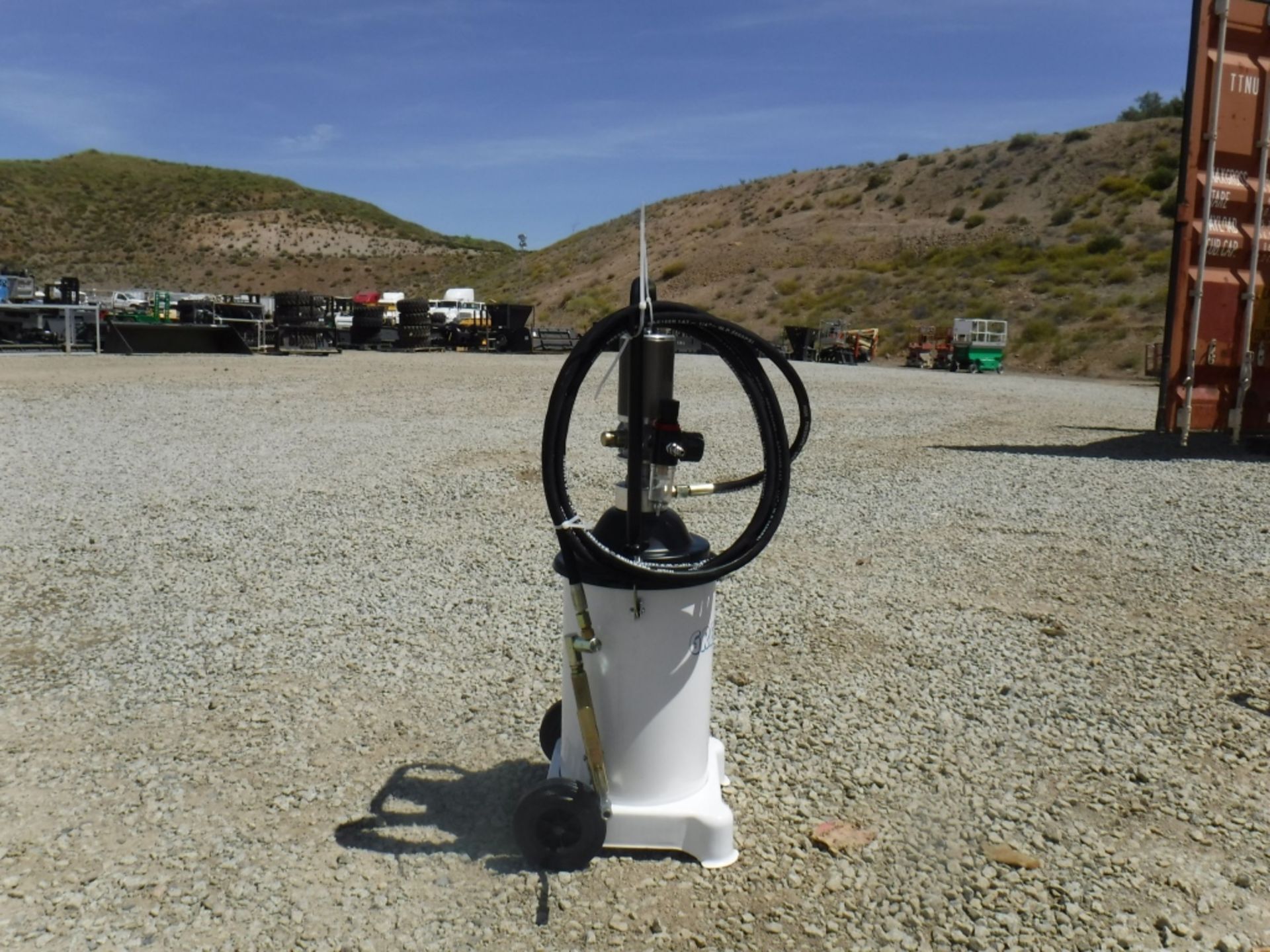 Unused Grease Buddy Pneumatic Grease Pump. - Image 3 of 5