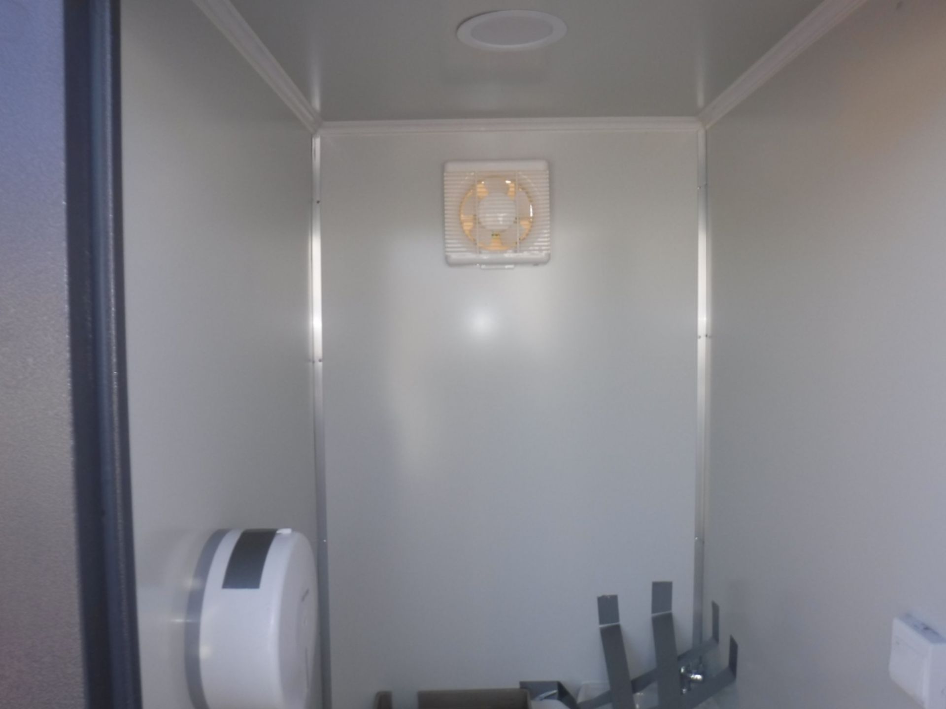 Unused 2020 Bastone Dual Toilet Unit w/Sinks, - Image 18 of 19