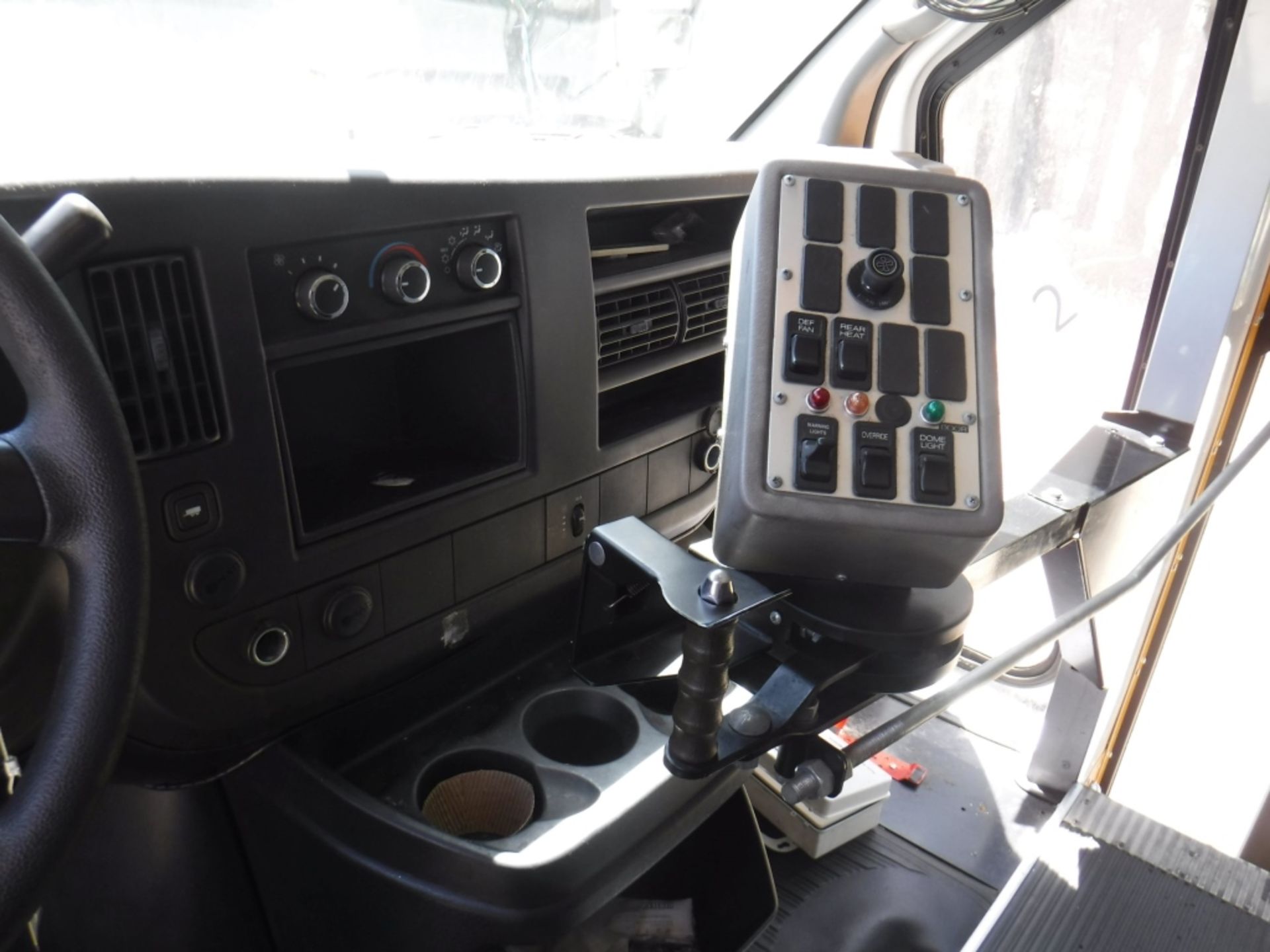Chevrolet C3500 24-Passenger Bus, - Image 21 of 42