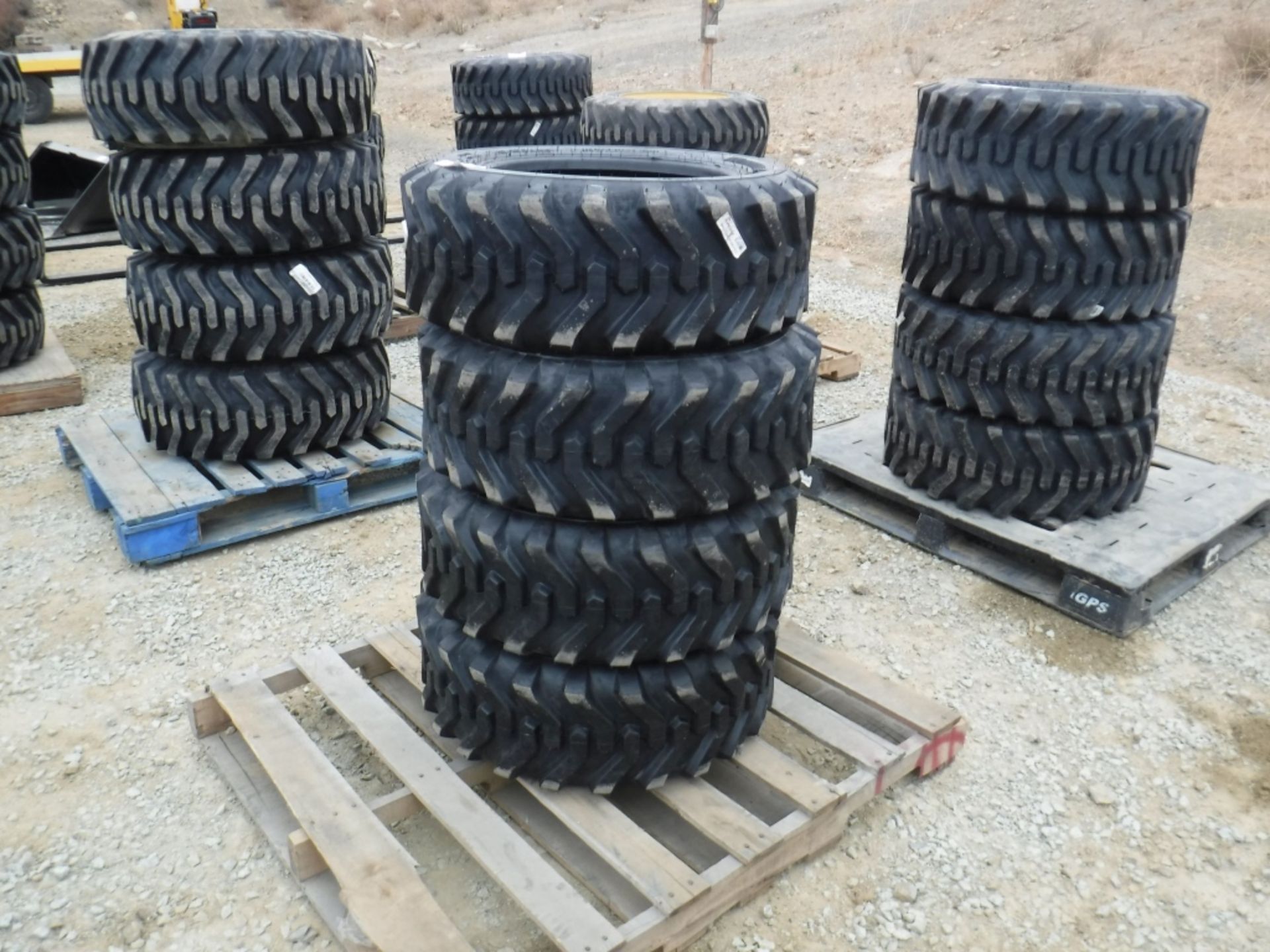 (4) Unused Camso SK332 10-16.5 Skid Steer Tires. - Image 3 of 10