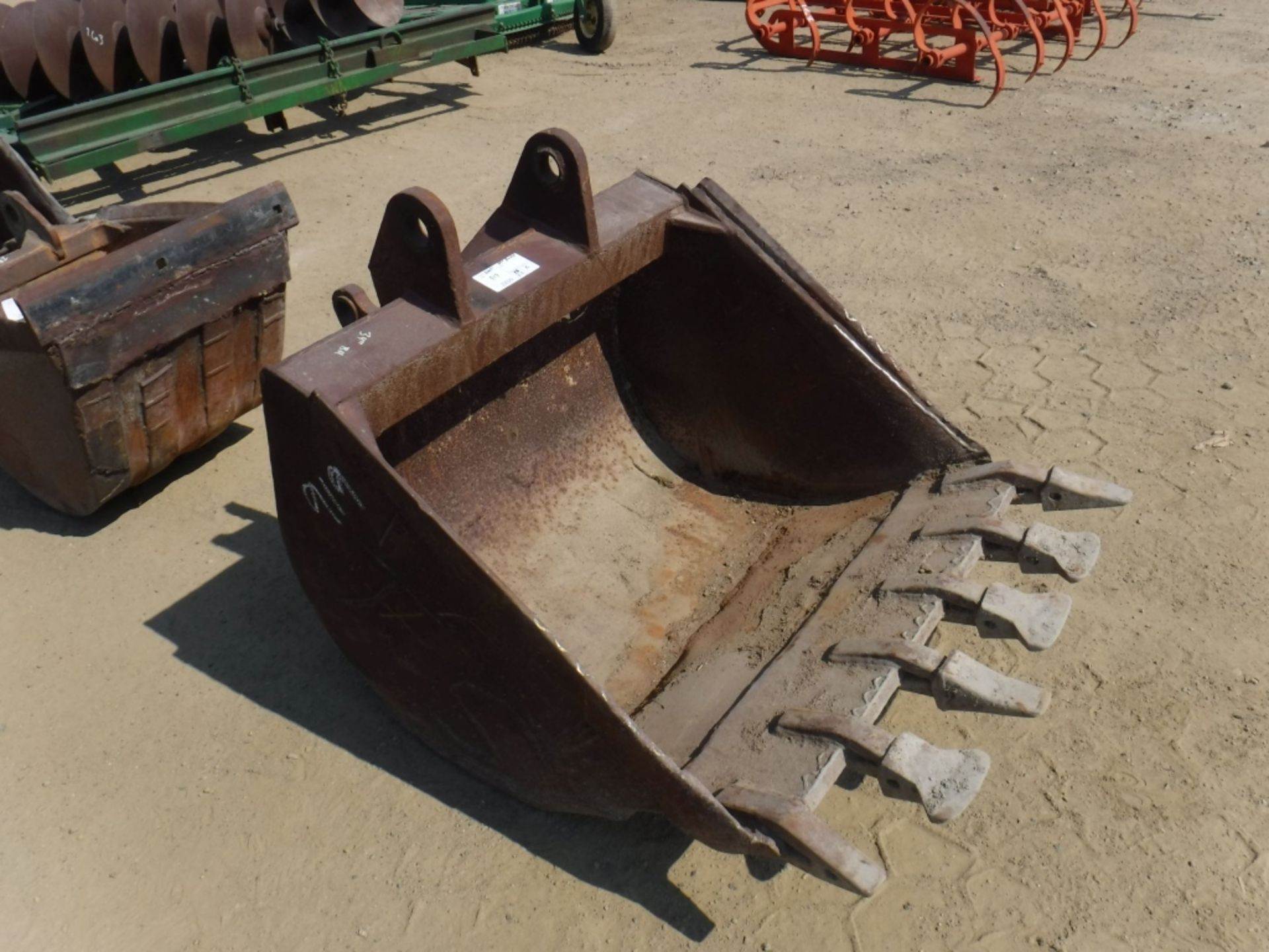 34" Backhoe Bucket.