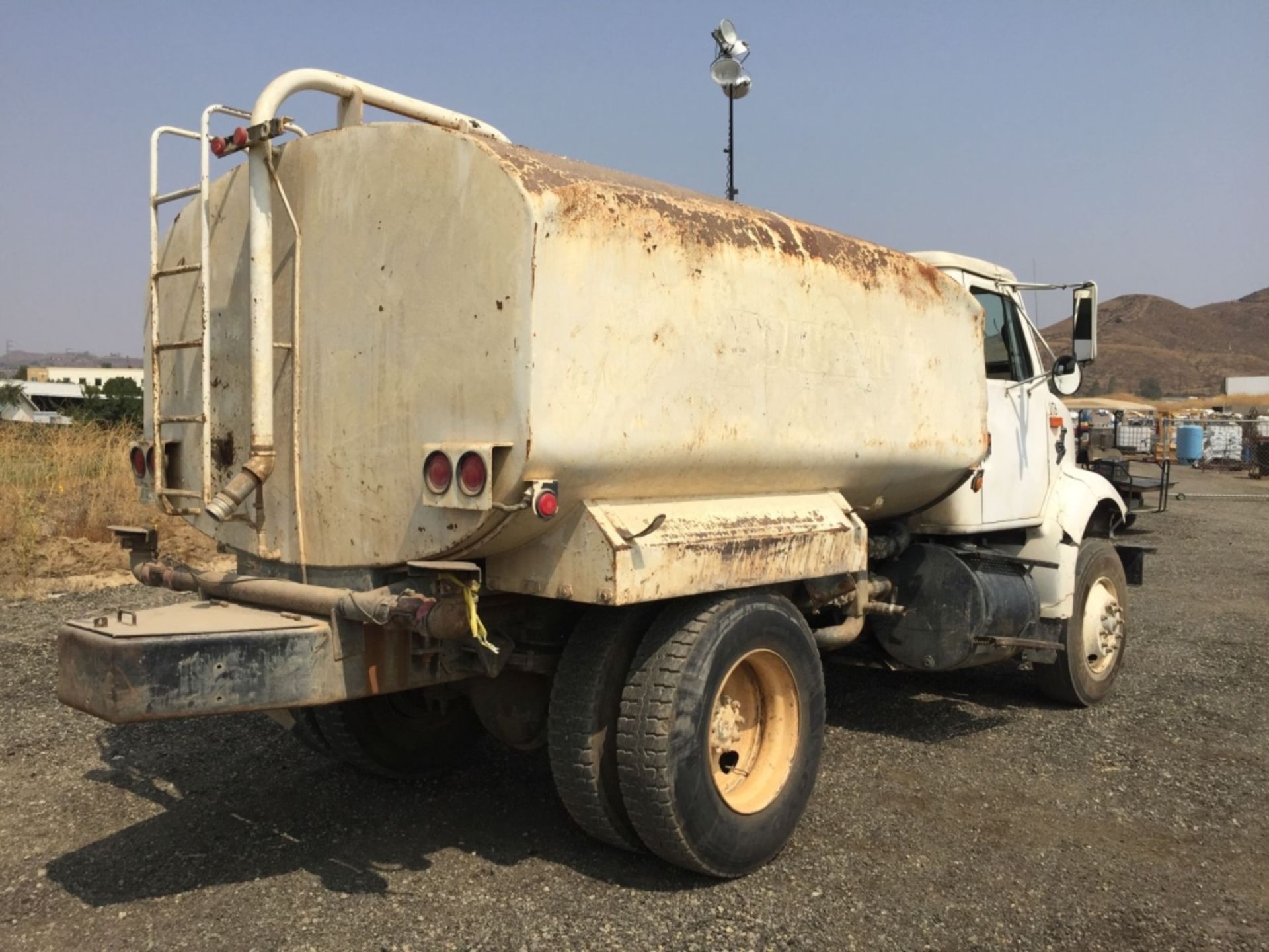 International 7100 2000 Gallon Water Truck, - Image 8 of 50