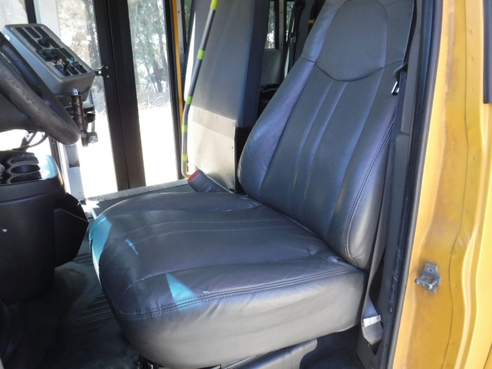 Chevrolet C3500 24-Passenger Bus, - Image 20 of 54