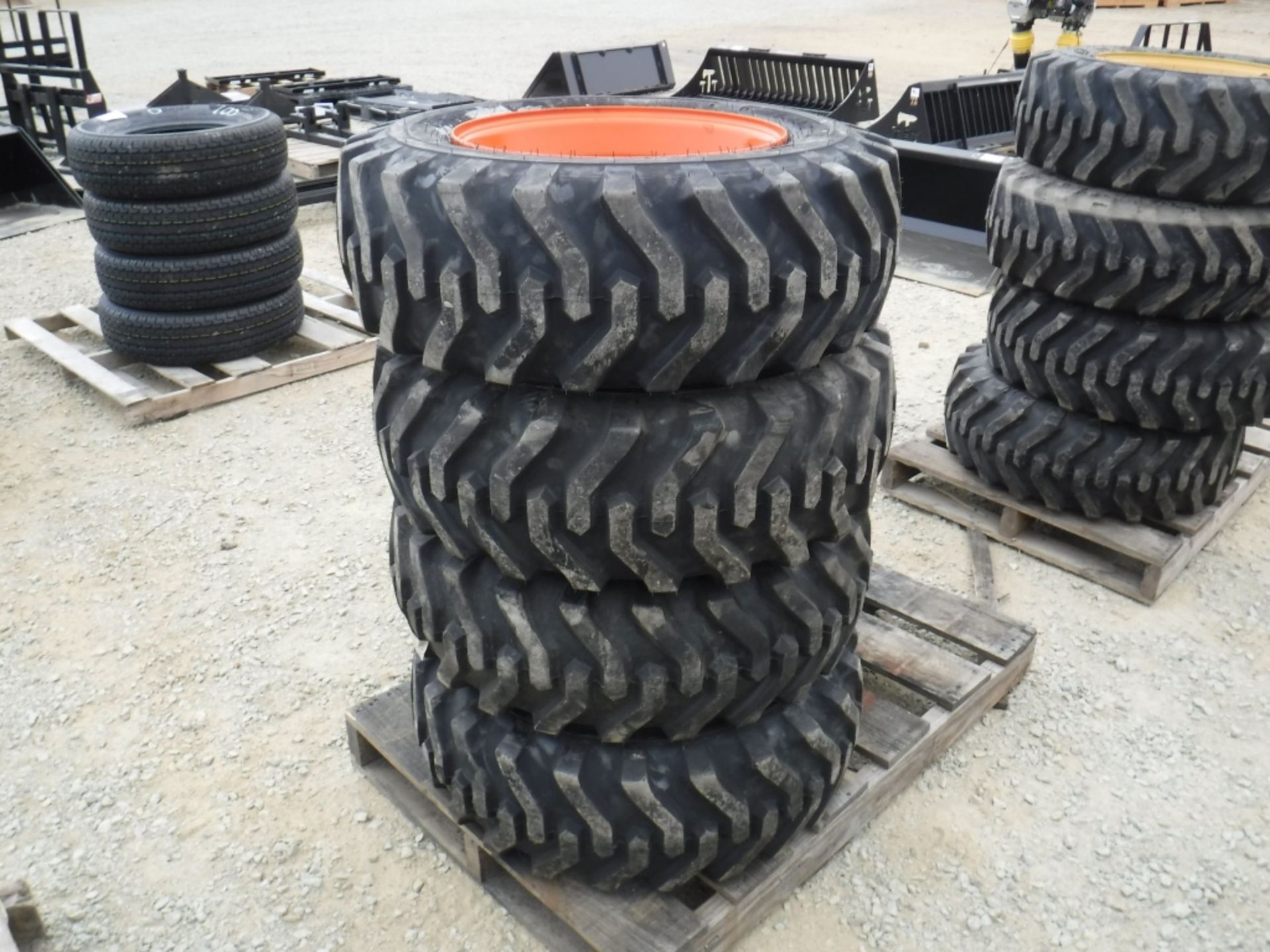 (4) Unused Camso SK332 10-16.5 Skid Steer Tires - Image 5 of 10