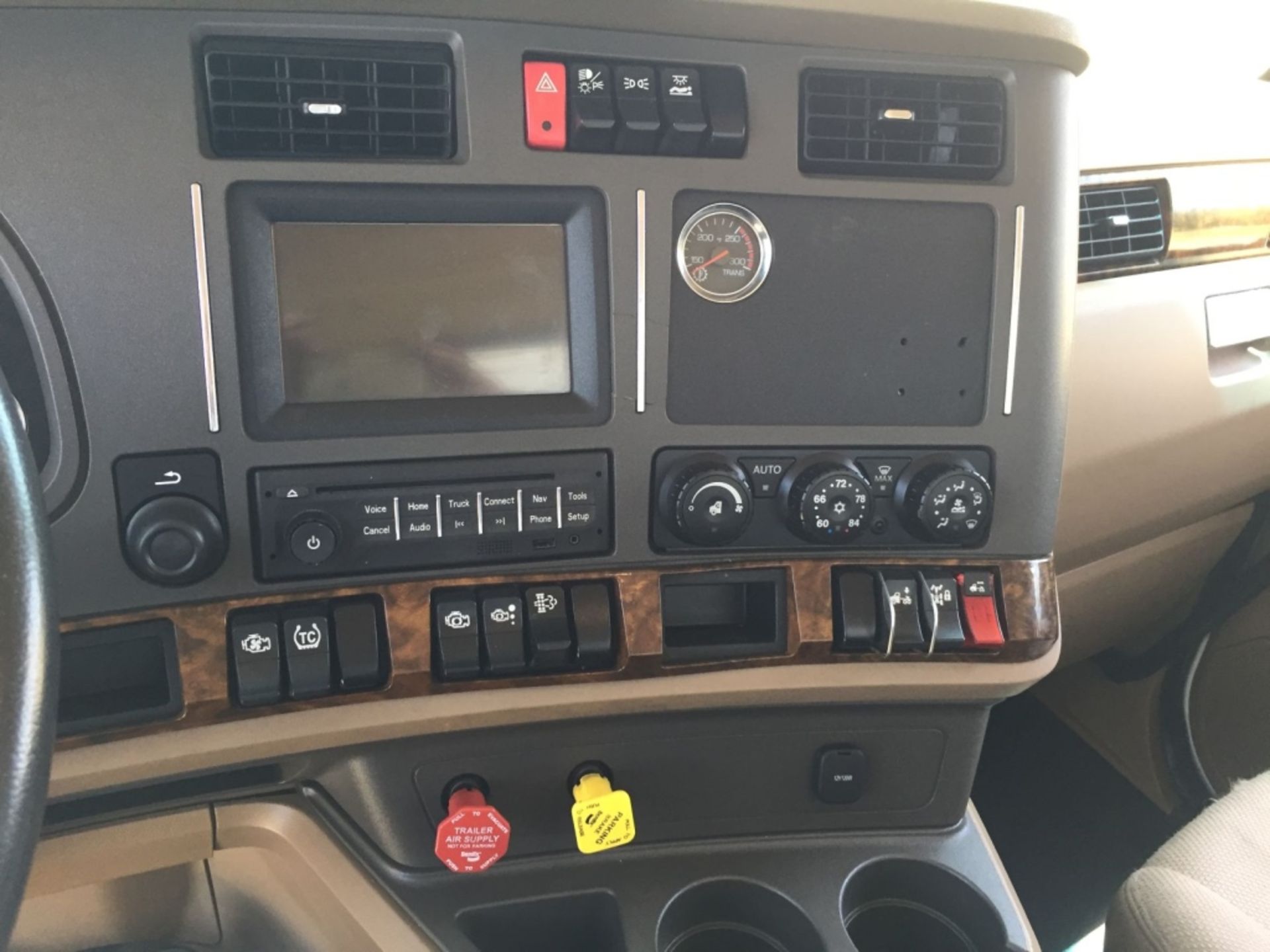 2017 Kenworth T680 Super 10 Dump Truck, - Image 32 of 84