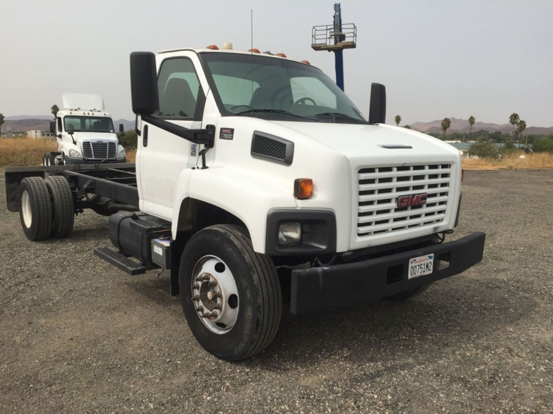 GMC C7500 Cab & Chassis, - Image 2 of 40