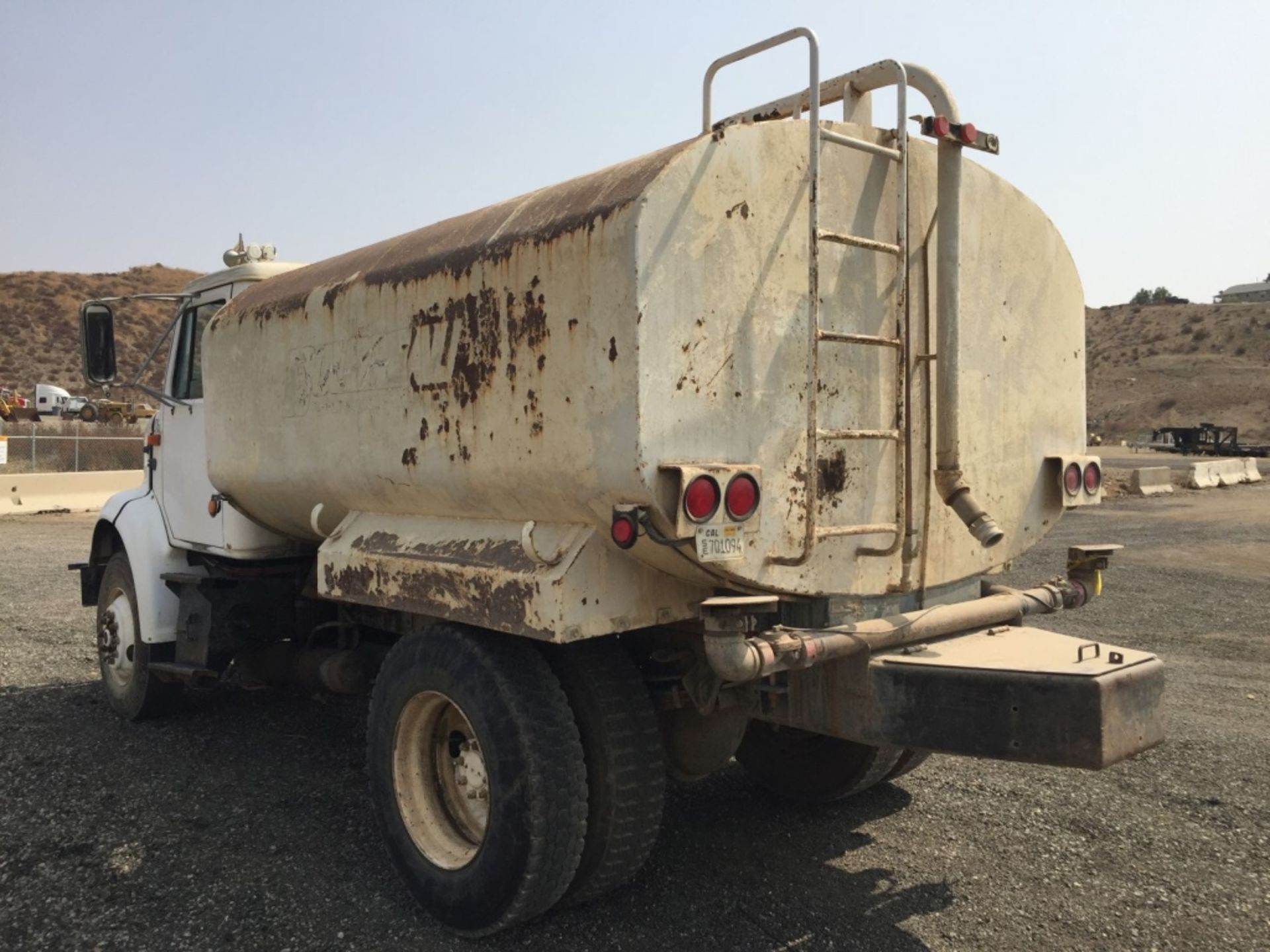 International 7100 2000 Gallon Water Truck, - Image 5 of 50