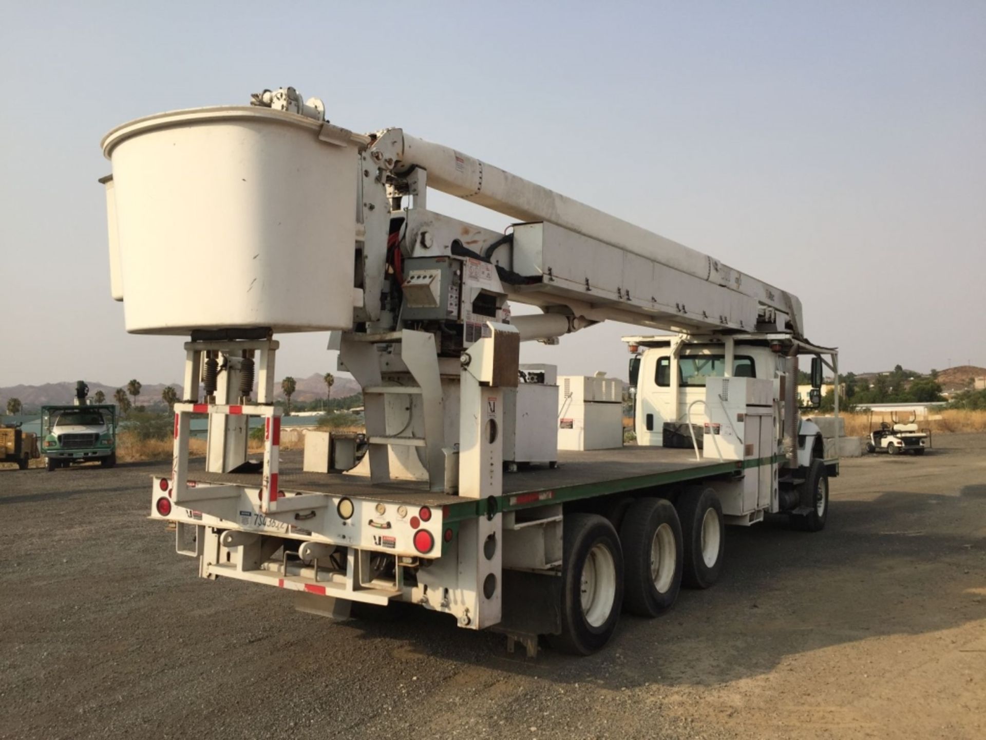 International 7600 Bucket Truck, - Image 8 of 78