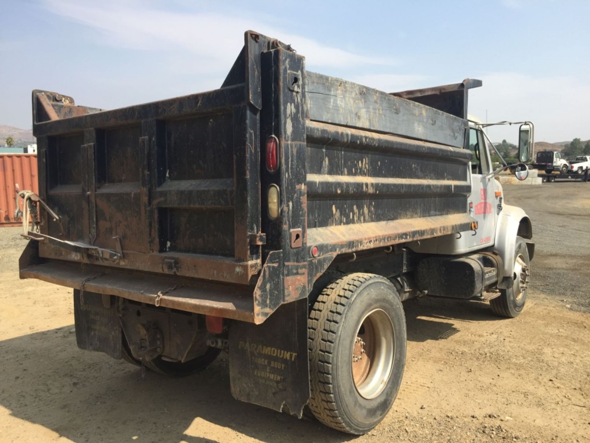 International 4900 Dump Truck, - Image 4 of 20
