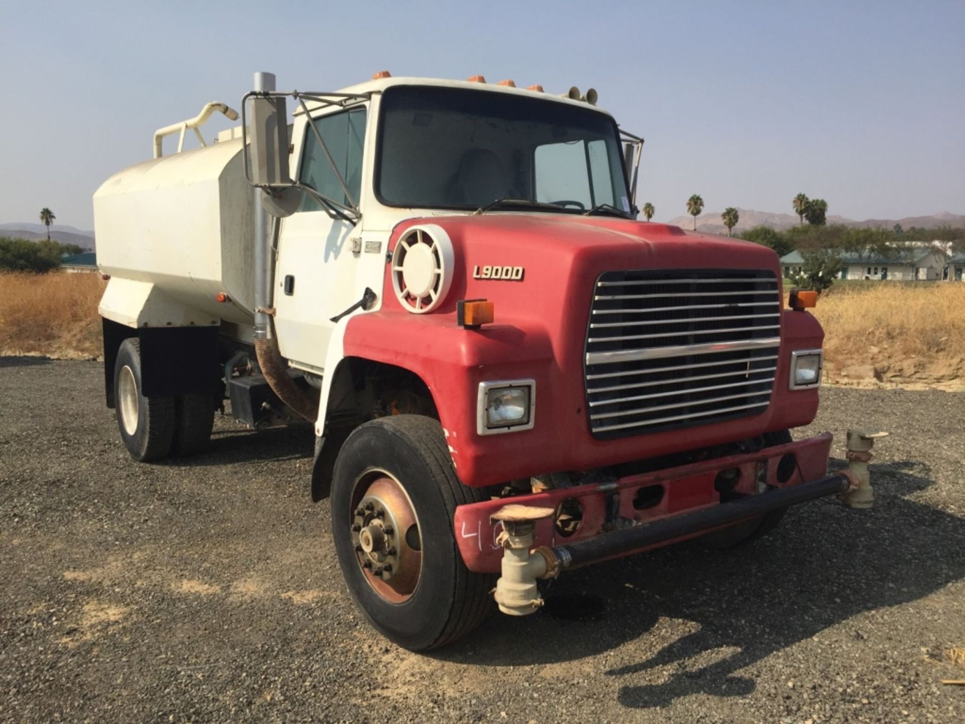 Ford L9000 2000 Gallon Water Truck,