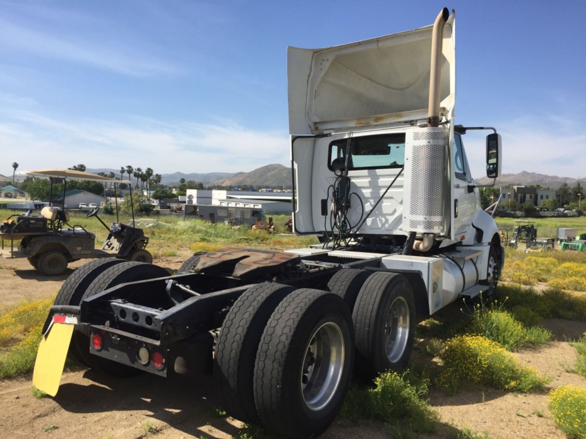 International Prostar Premium Truck - Image 12 of 78