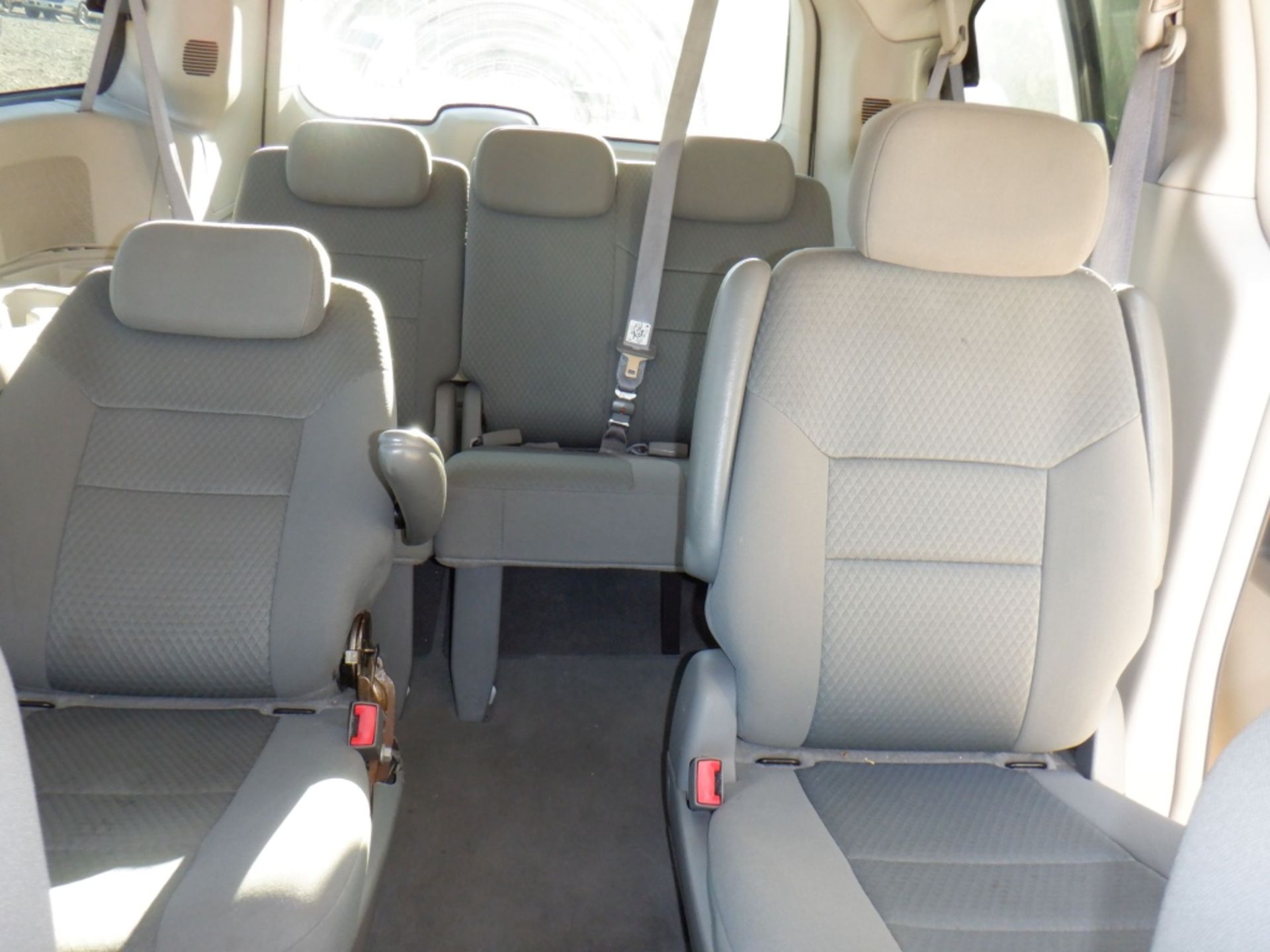 2010 Chrysler Town & Country LX Mini Van, - Image 19 of 34
