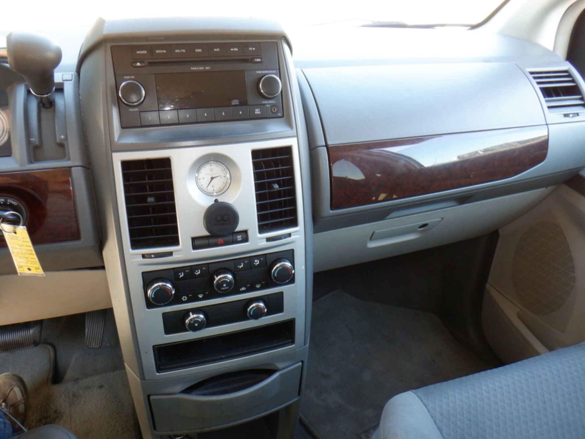 2010 Chrysler Town & Country LX Mini Van, - Image 17 of 34