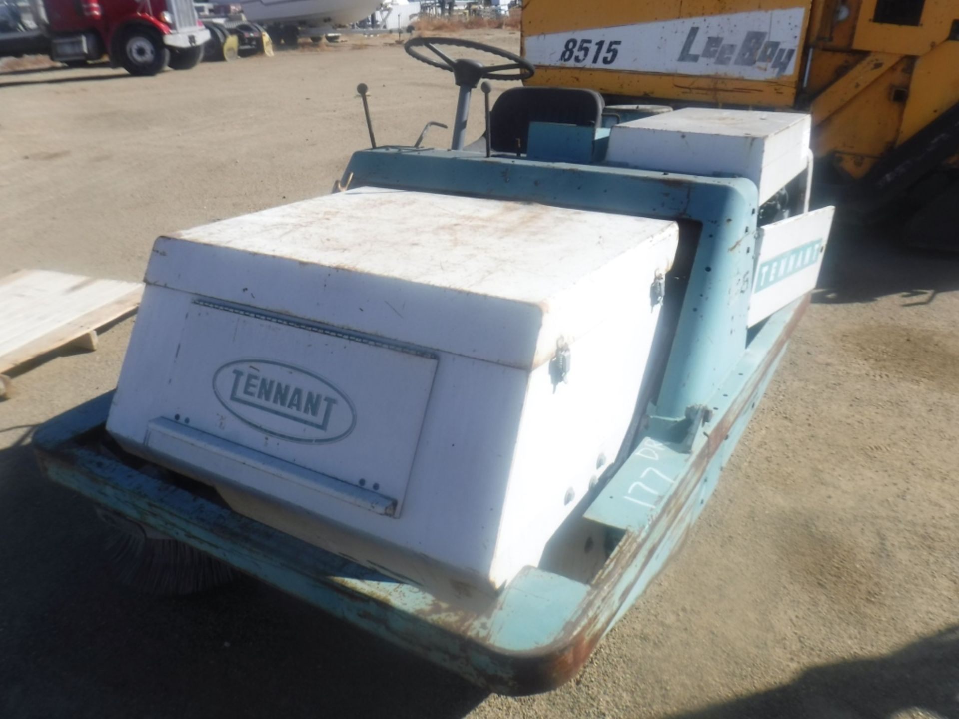 Tennant 265 Power Sweeper Parking Lot Sweeper, - Image 8 of 20