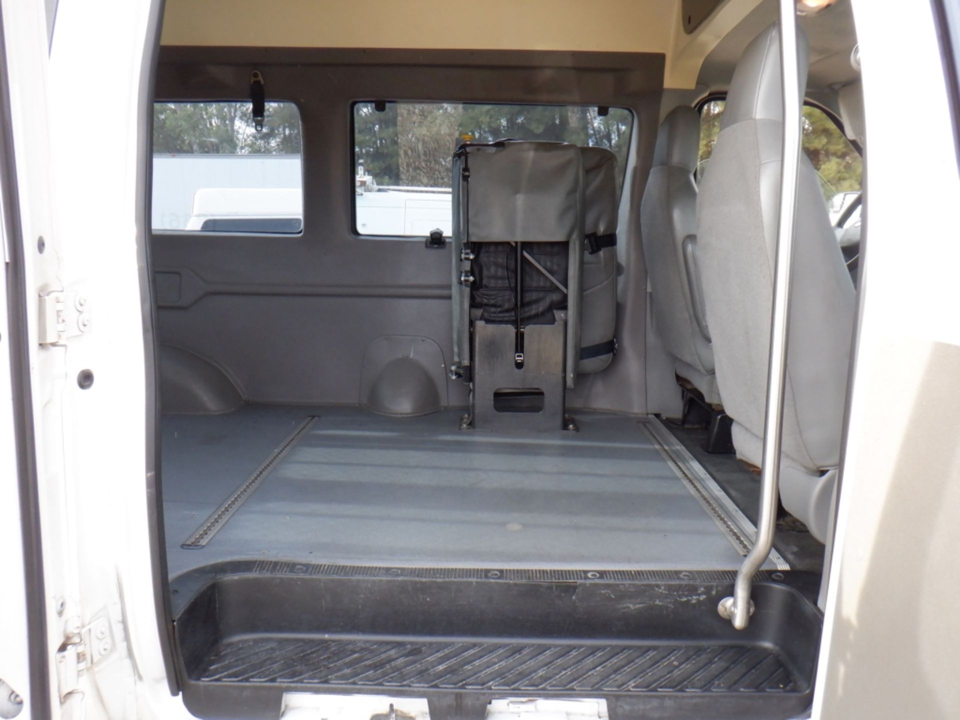 2010 Ford E150 Econoline Handicap Transportation - Image 39 of 90