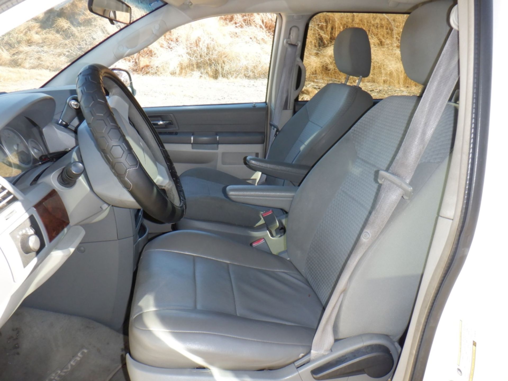 2010 Chrysler Town & Country LX Mini Van, - Image 10 of 34