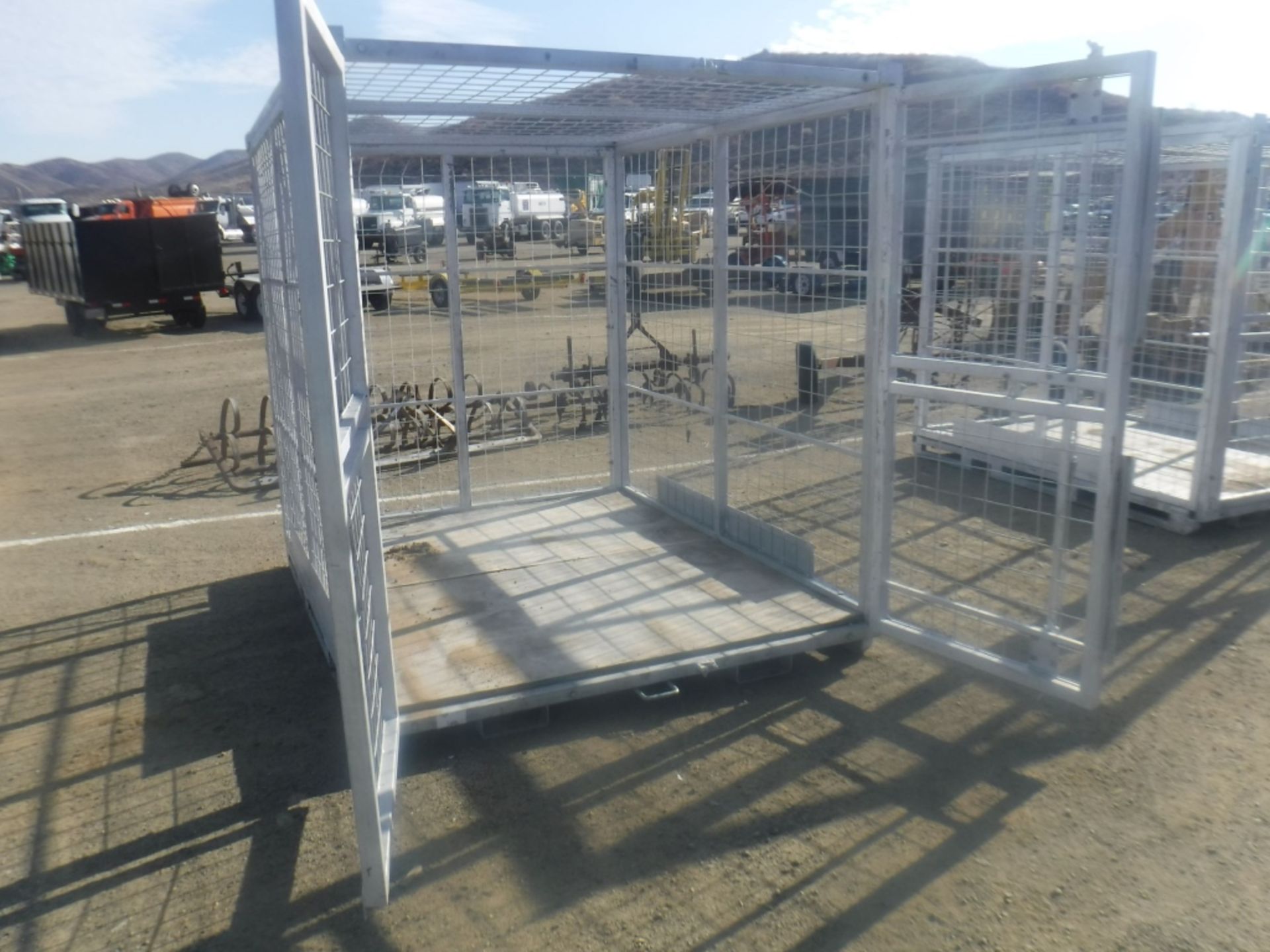 98" x 78" x 86" Wire Container. - Image 2 of 3
