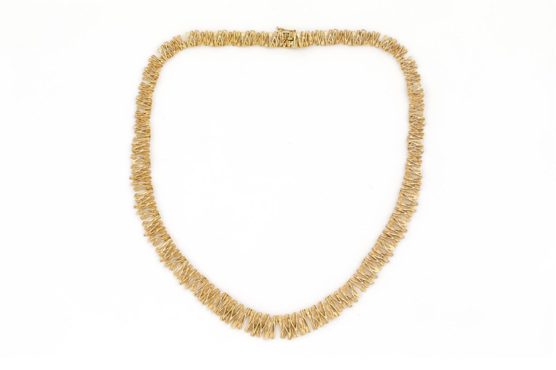 18 krt. gouden design collier, jaren '60, lengte: 44 cm., gewicht: 50 gram