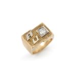 9 krt. gouden massieve ring met een briljantgeslepen diamant van circa 0.60 karaat, piqué<