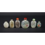 6 diverse snuffbottles met decor van figuren, dieren en bloemen, h. 4-7 cm<