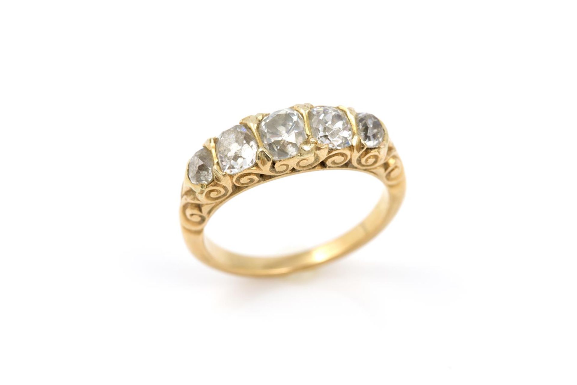 18 krt. gouden antieke "Hope" ring gezet met 5 "kussen" geslepen diamanten<b