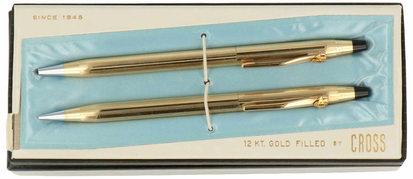 (2) Piece set of CROSS pens in casing (BLA).