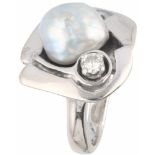 Design ring white gold, ca. 0.13 carat diamond and baroque pearl - 18 ct.