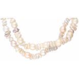 Necklace with a yellow gold closure, cultured pearl - 18 ct.