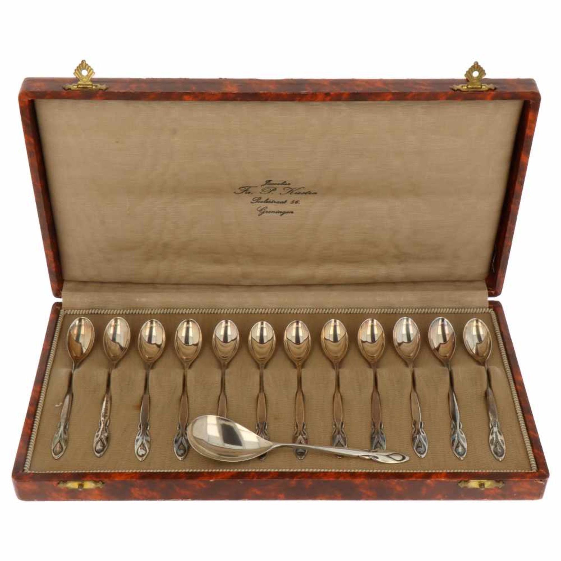 (13) Piece set of silver teaspoons with sugar scoop, decorated in 'Jugendstil'-style.