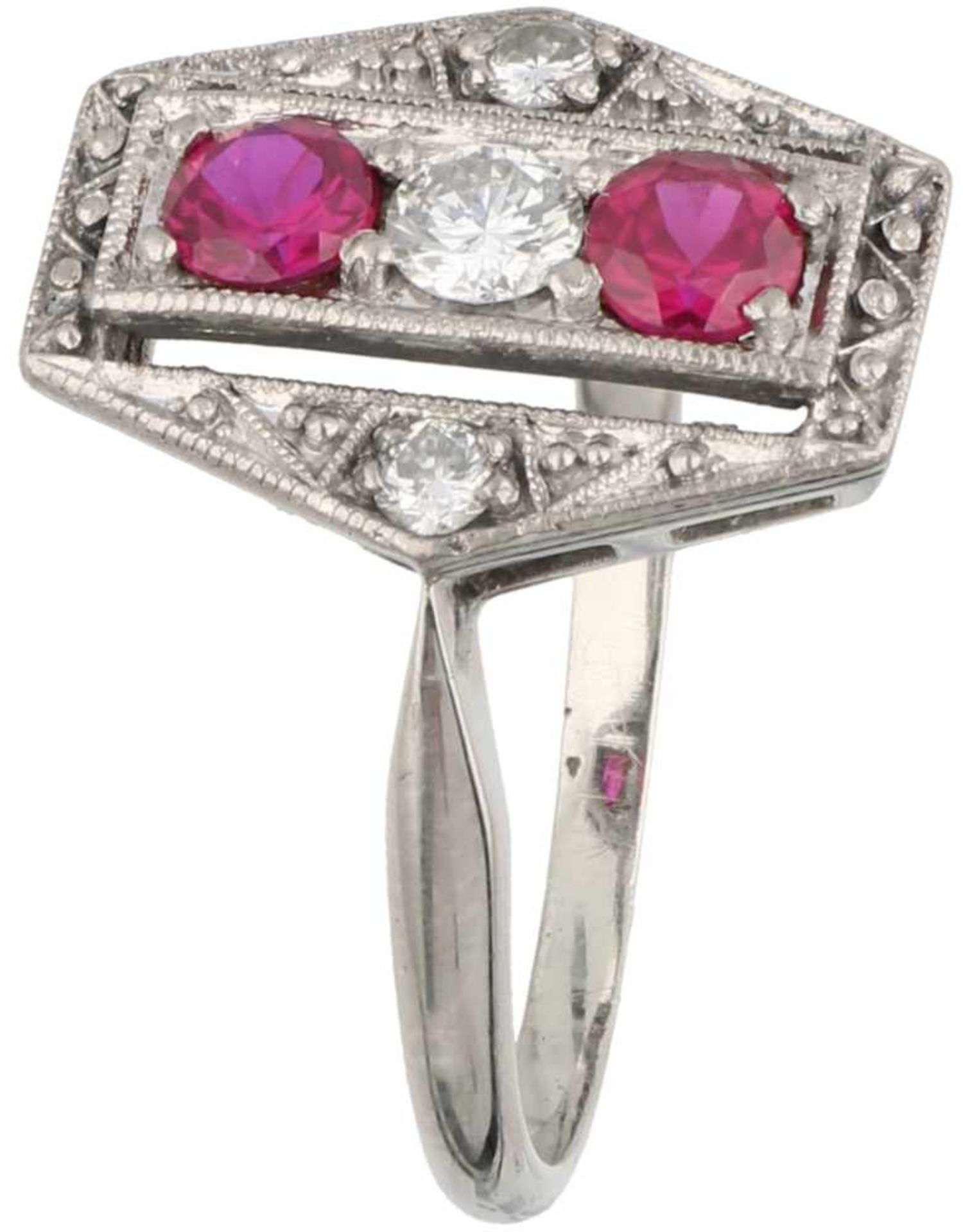 Ring white gold, ca. 0.25 carat diamond and ruby - 14 ct.