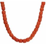 Necklace with yellow gold closure, red coral - 14 ct.