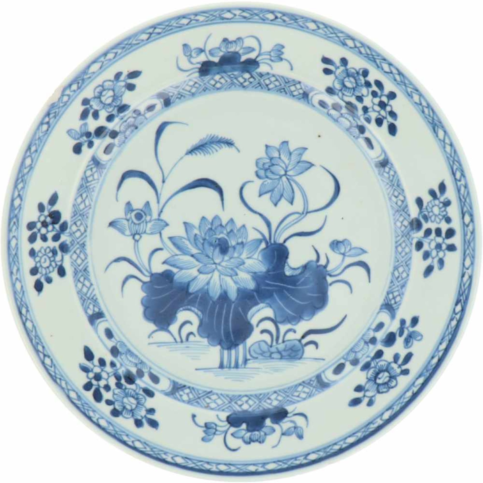 A set of (3) porcelain plates decorated with flowers. China, Qianglong. - Bild 4 aus 7