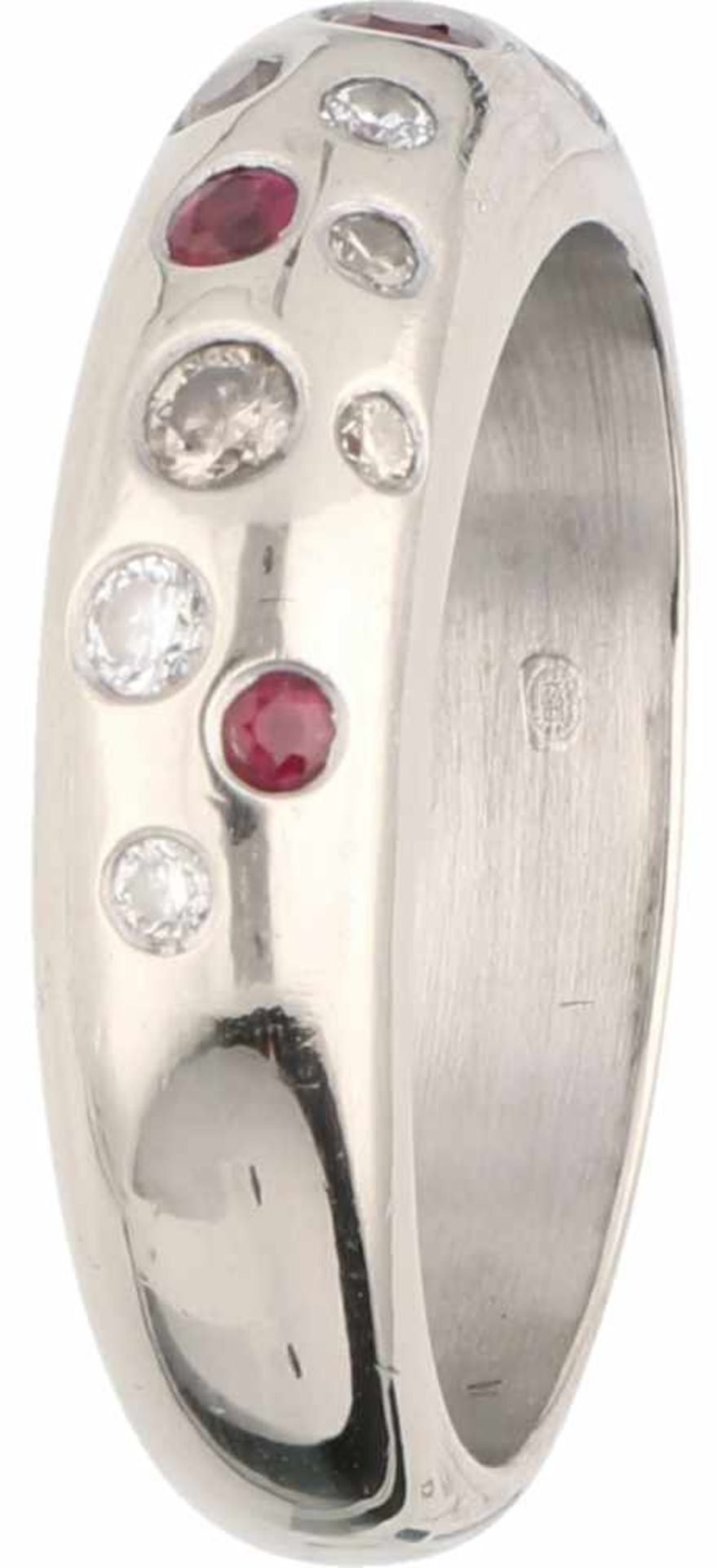 Marc Lange ring white gold, ca. 0.13 carat white and champagne diamond and ruby - 14 ct.