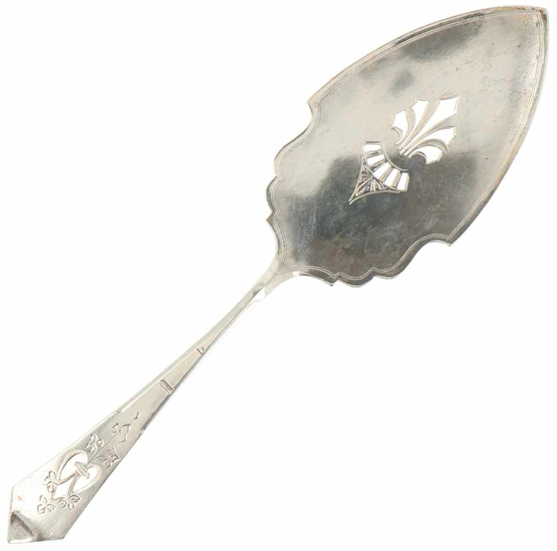 Silver pastry scoop.