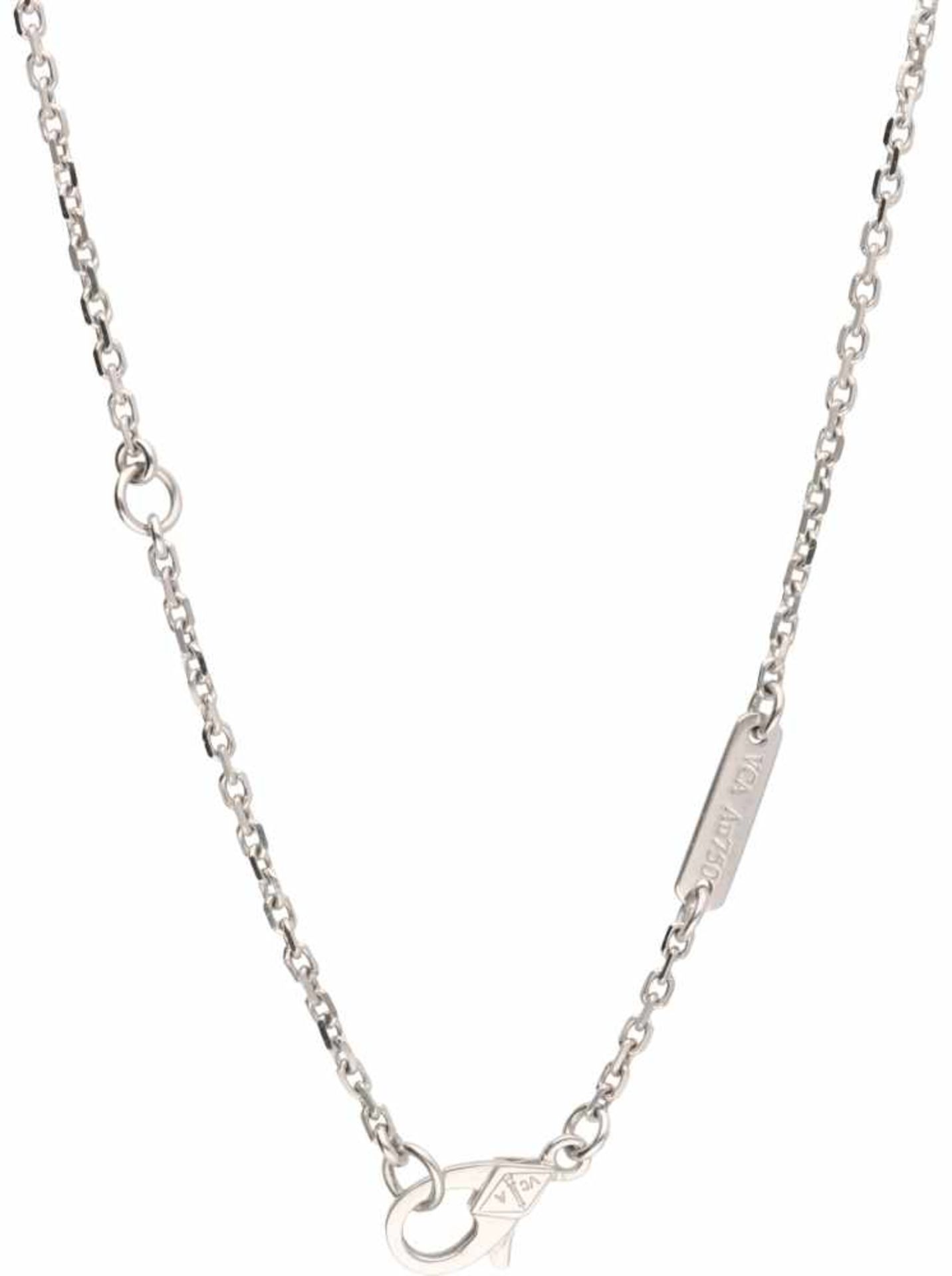 Van Cleef & Arpels necklace with Magic Alhambra pendant white gold, ca. 0.88 carat diamond - 18 ct. - Bild 3 aus 7
