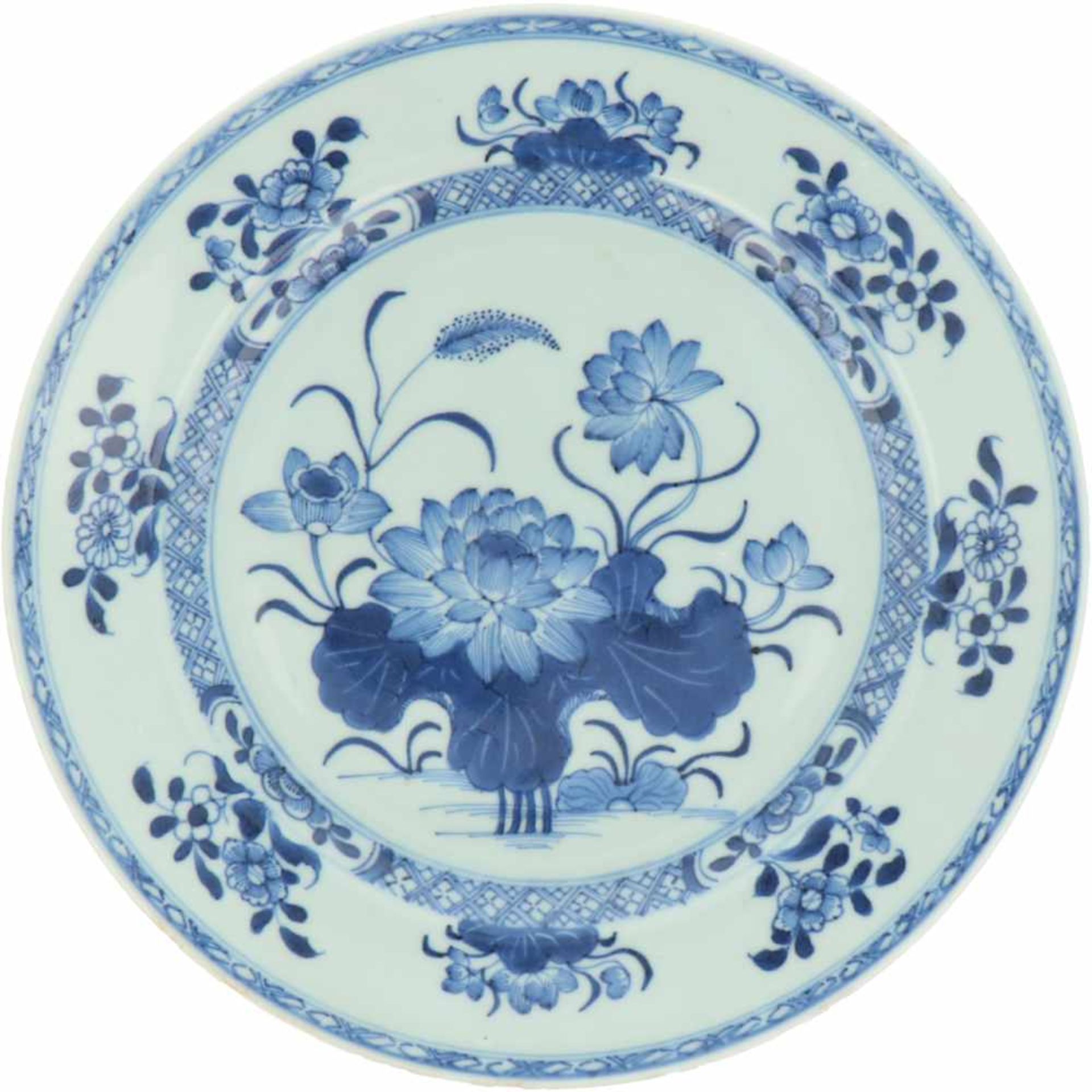 A set of (3) porcelain plates decorated with flowers. China, Qianglong. - Bild 6 aus 7