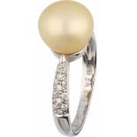 Shoulderring white gold, ca. 0.12 carat diamond and pearl - 18 ct.