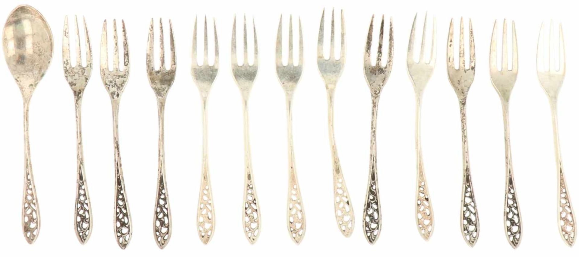 (25) Piece set of silver tea spoons and pie forks. - Bild 3 aus 3