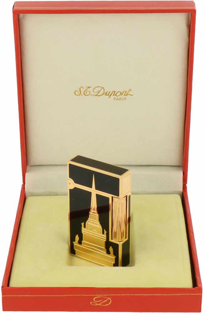 S.T. Dupont lighter in original box (BLA).