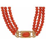 Necklace with yellow gold closure, red coral - 14 ct.