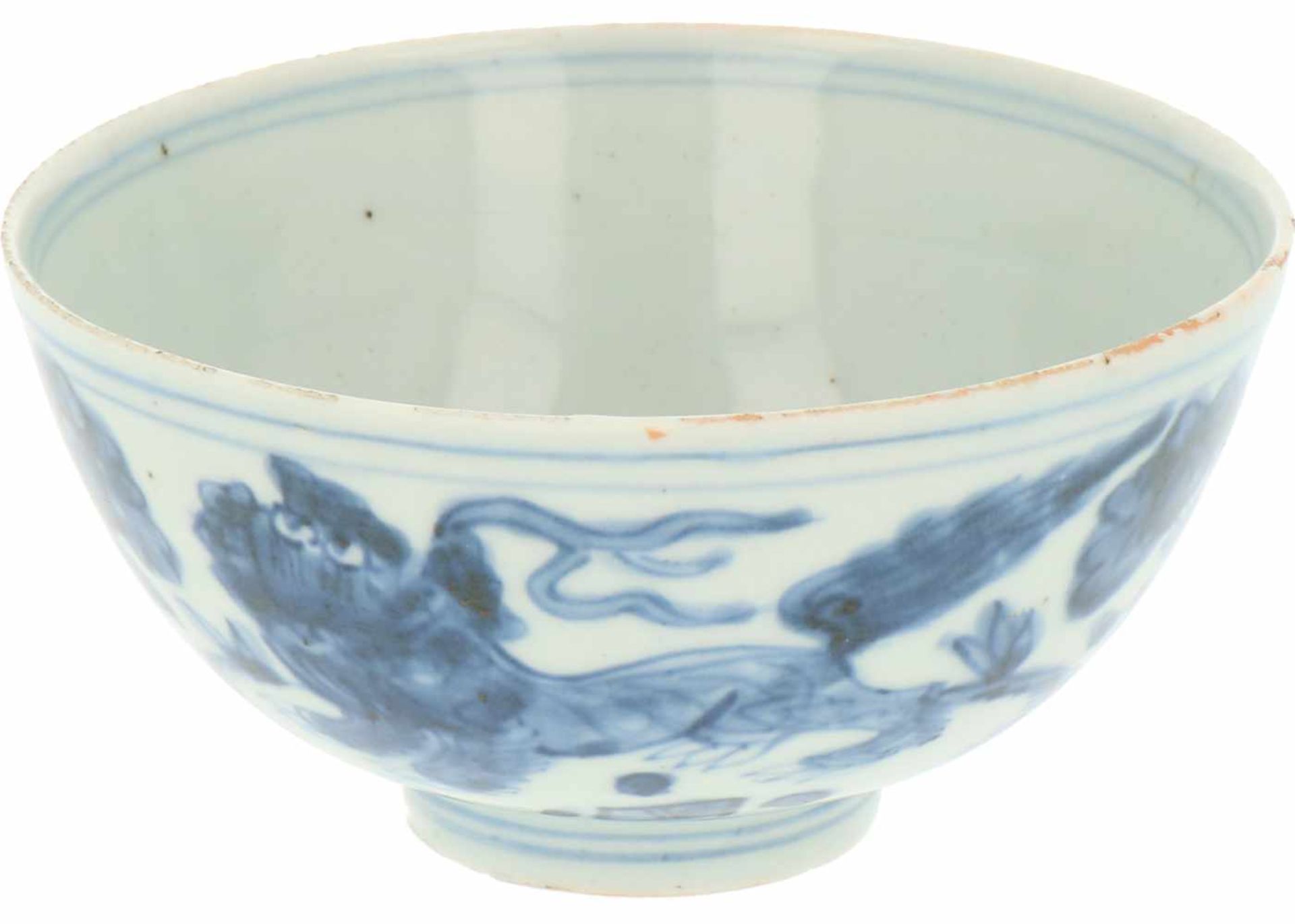A porcelain bowl with dragon décor. China, Ming. < - Bild 4 aus 6